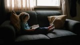 Là quá sớm nếu bạn ngừng đọc sách cho con ngay khi chúng tự đọc được - một nghiên cứu khoa học tại Úc khẳng định
